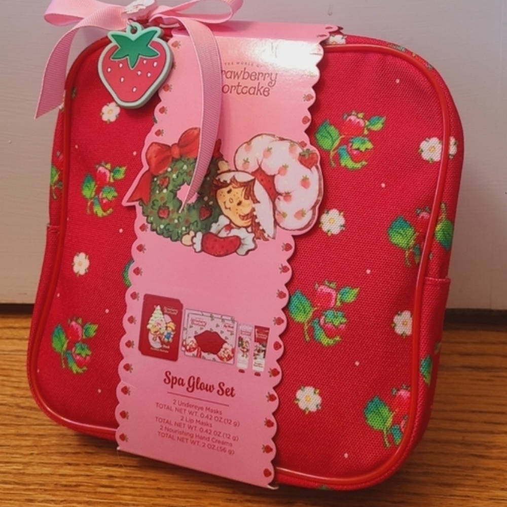 Strawberry Shortcake Spa Set 🍓 - Picture 1 of 3